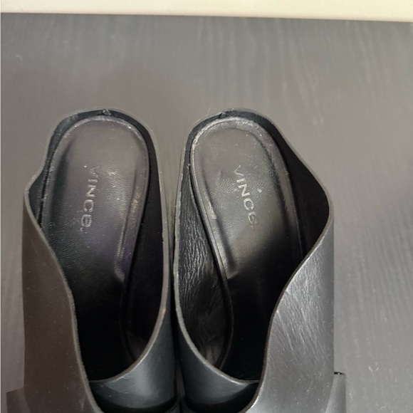 Vince Theron Size 9.5 Slides Black Leather Chunky Heels Cross Strap - Picture 6 of 7